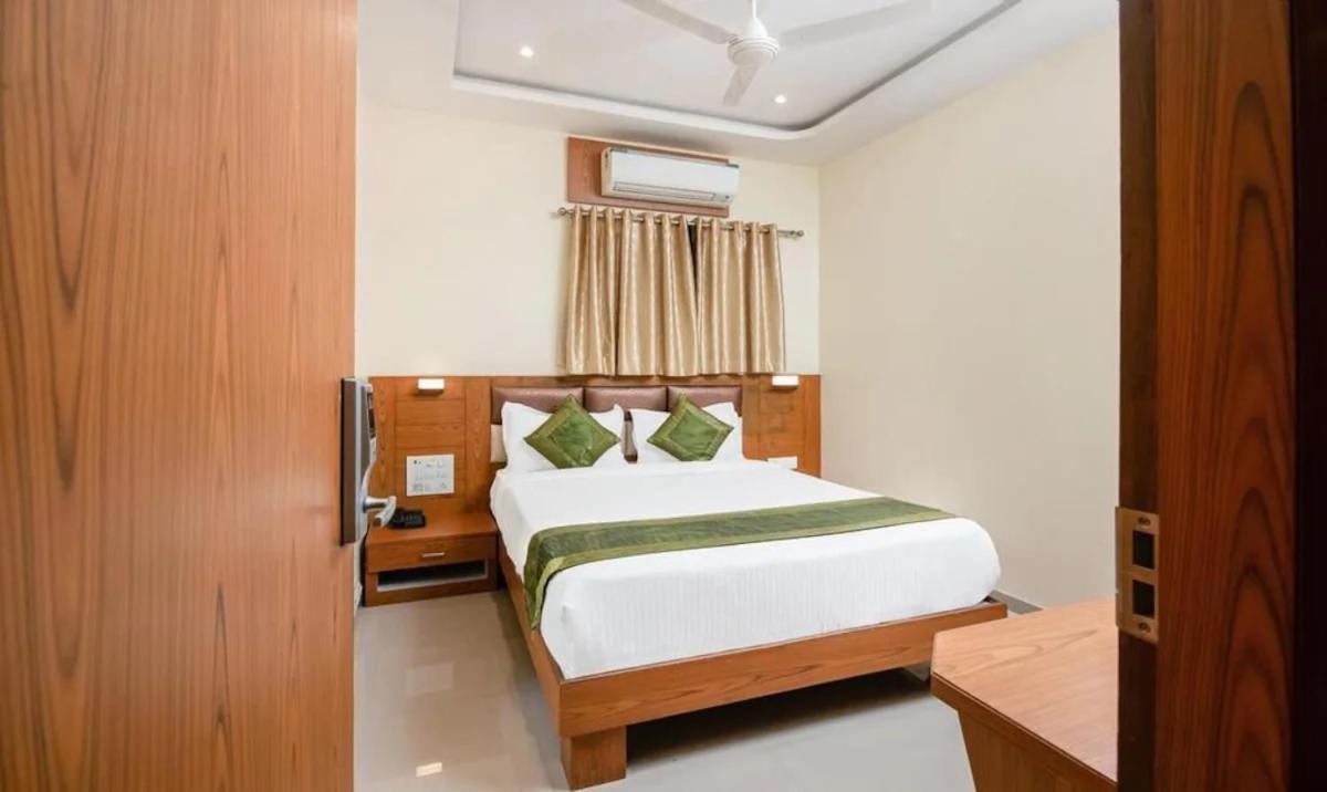 Hotel Volga Plaza Bombay Eksteriør billede
